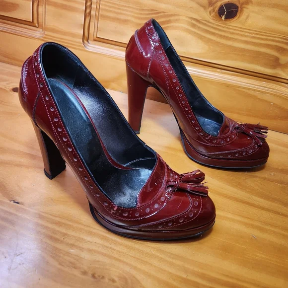 Tassled Patent Leather Spectator Pumps 💜 - Picture 3 of 12